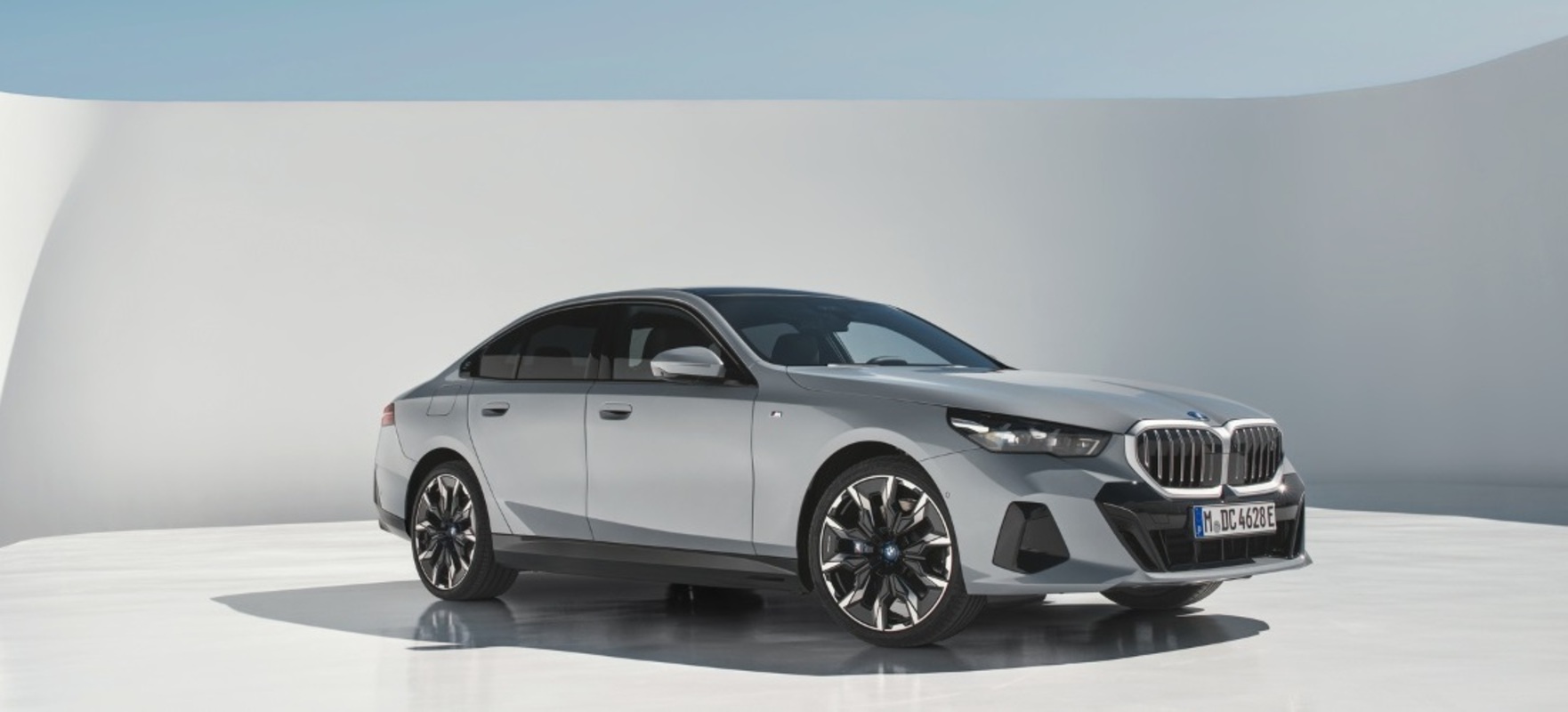 bmws-bold-move-embracing-electric-vehicles-for-future-growth