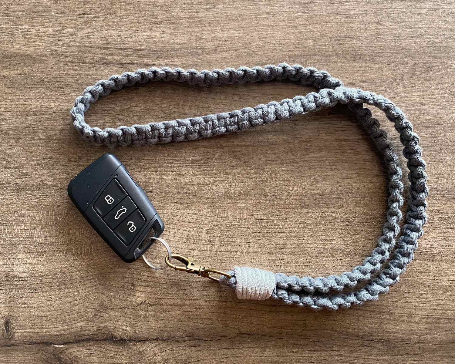 Crafting Intricate Lanyards With Macrame Techniques