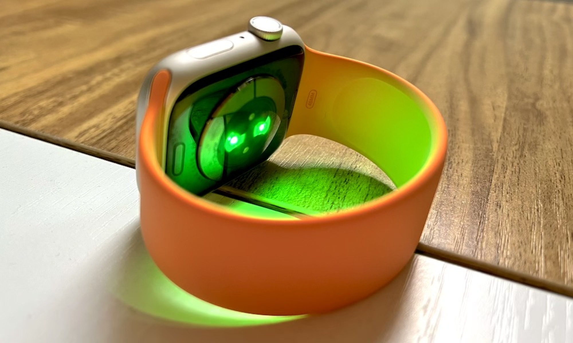 decoding-green-light-on-smartwatch-possible-reasons