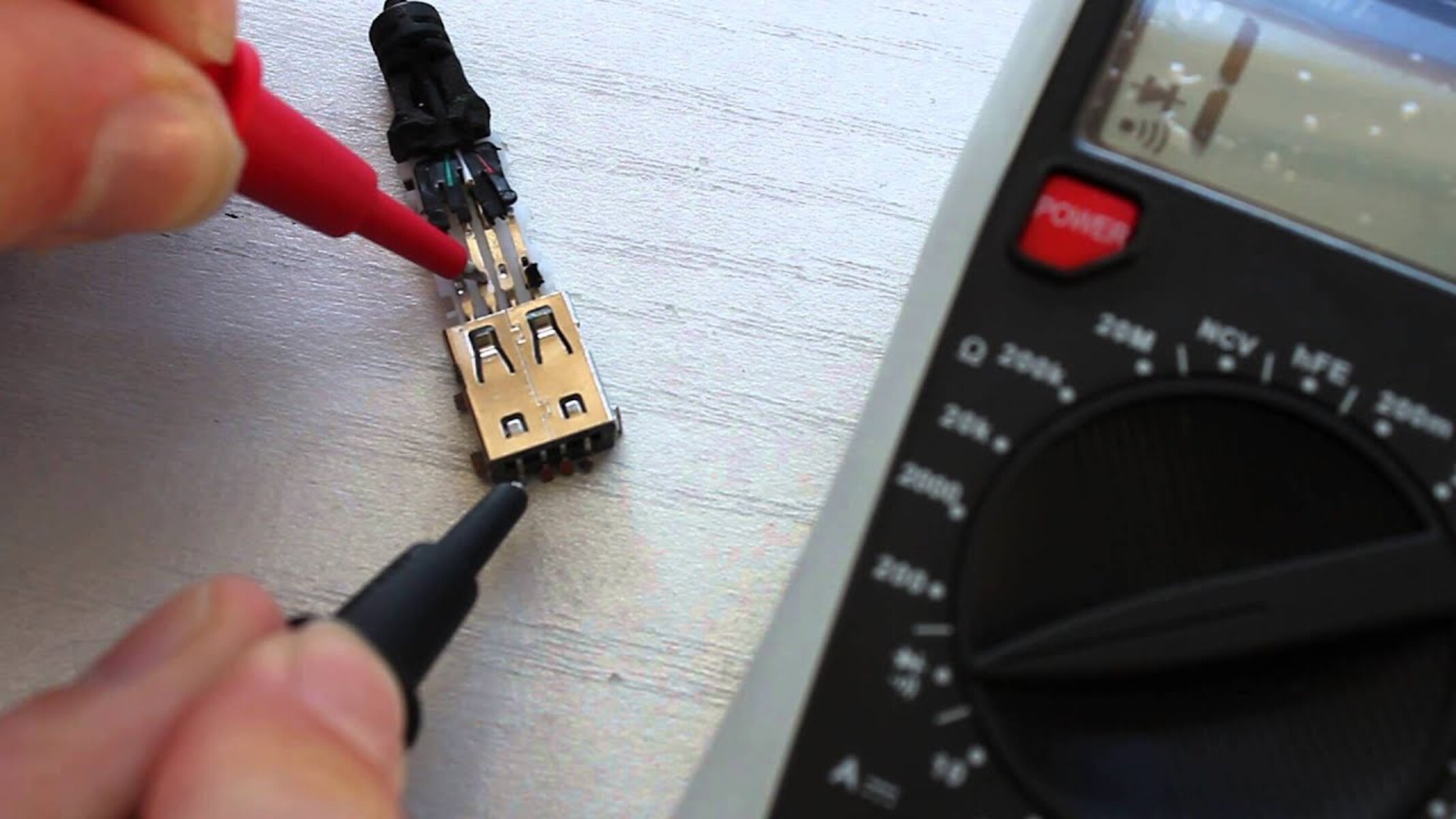 Ensuring Performance: A Step-by-Step Guide To Testing USB Chargers With A Multimeter