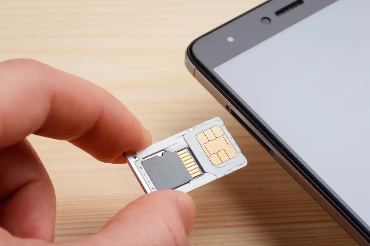 Exploring The Difference Between SIM Card And SD Card