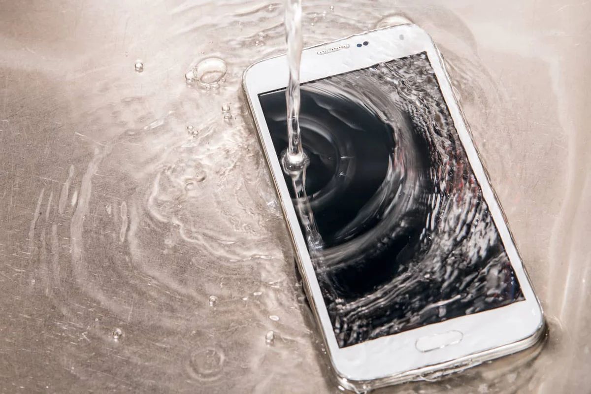 Exploring Waterproof Options In Samsung’s Phone Lineup