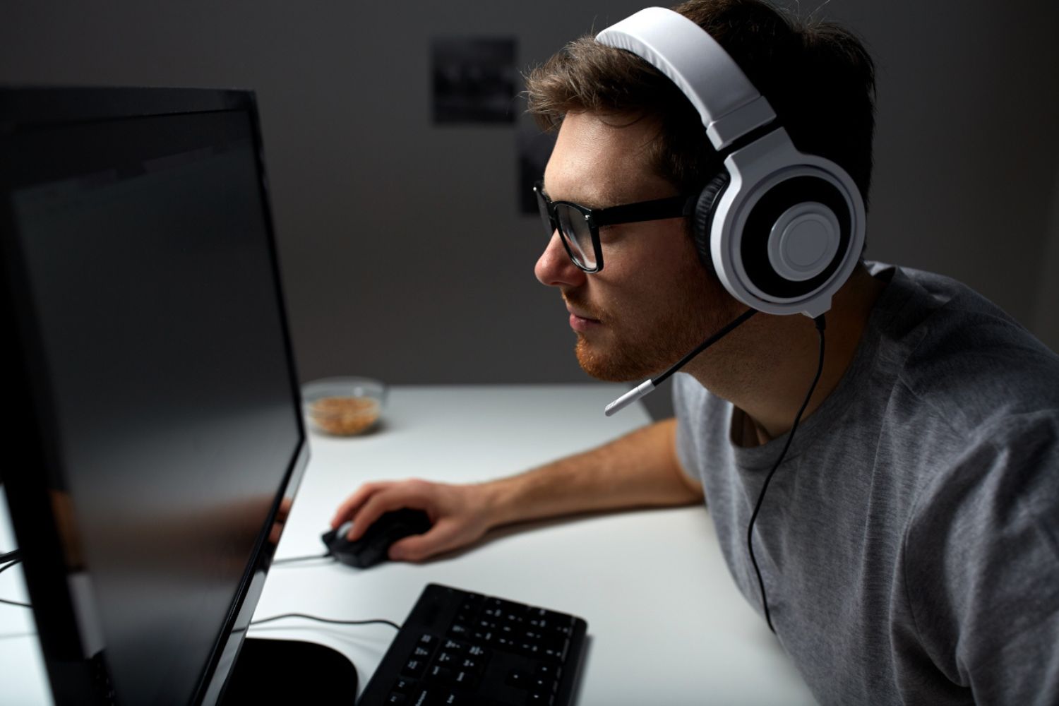 gaming-headset-for-people-who-wear-glasses