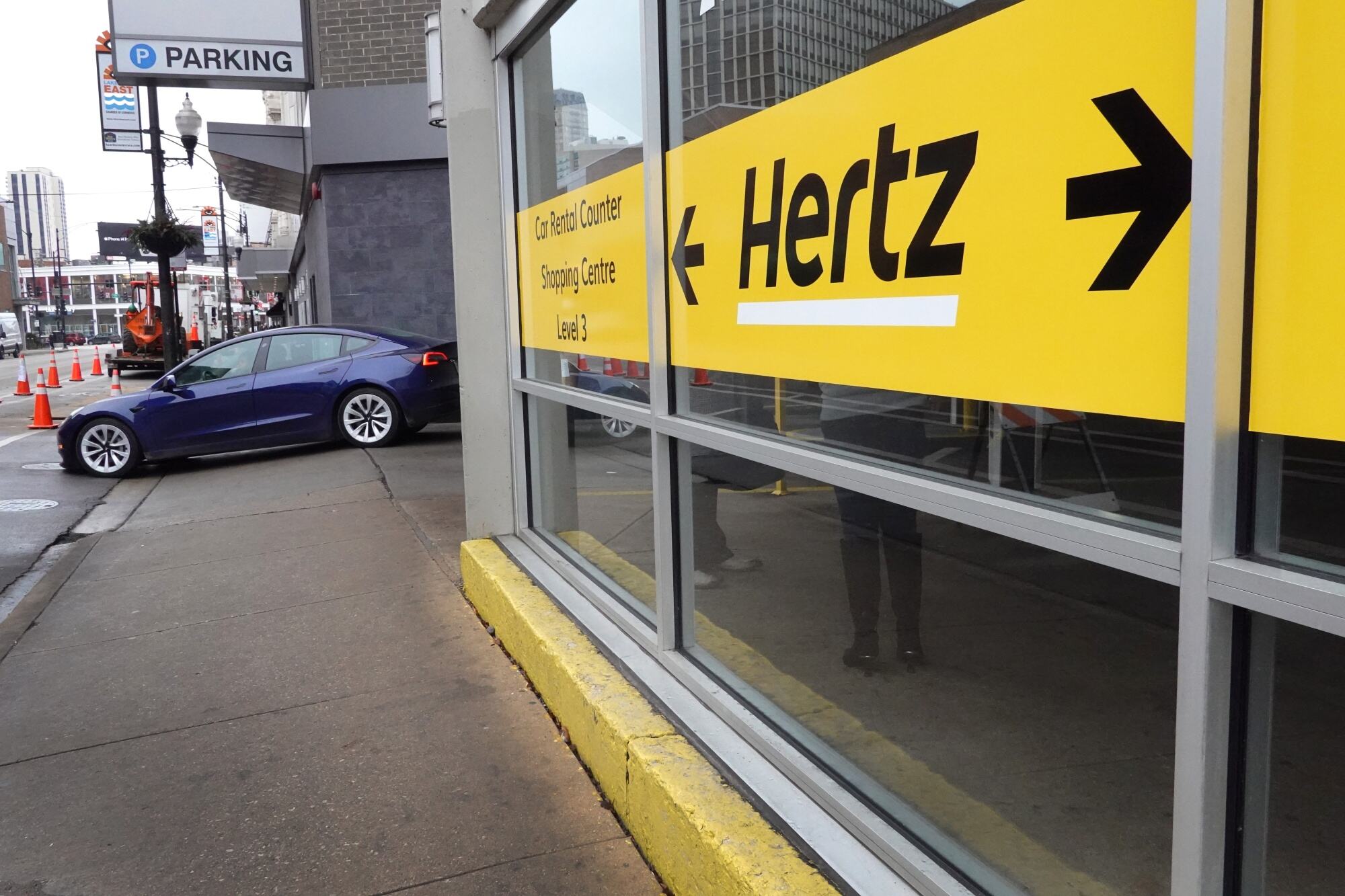 Hertz To Sell EVs Due To Ride-Share Driver Rollout Issues