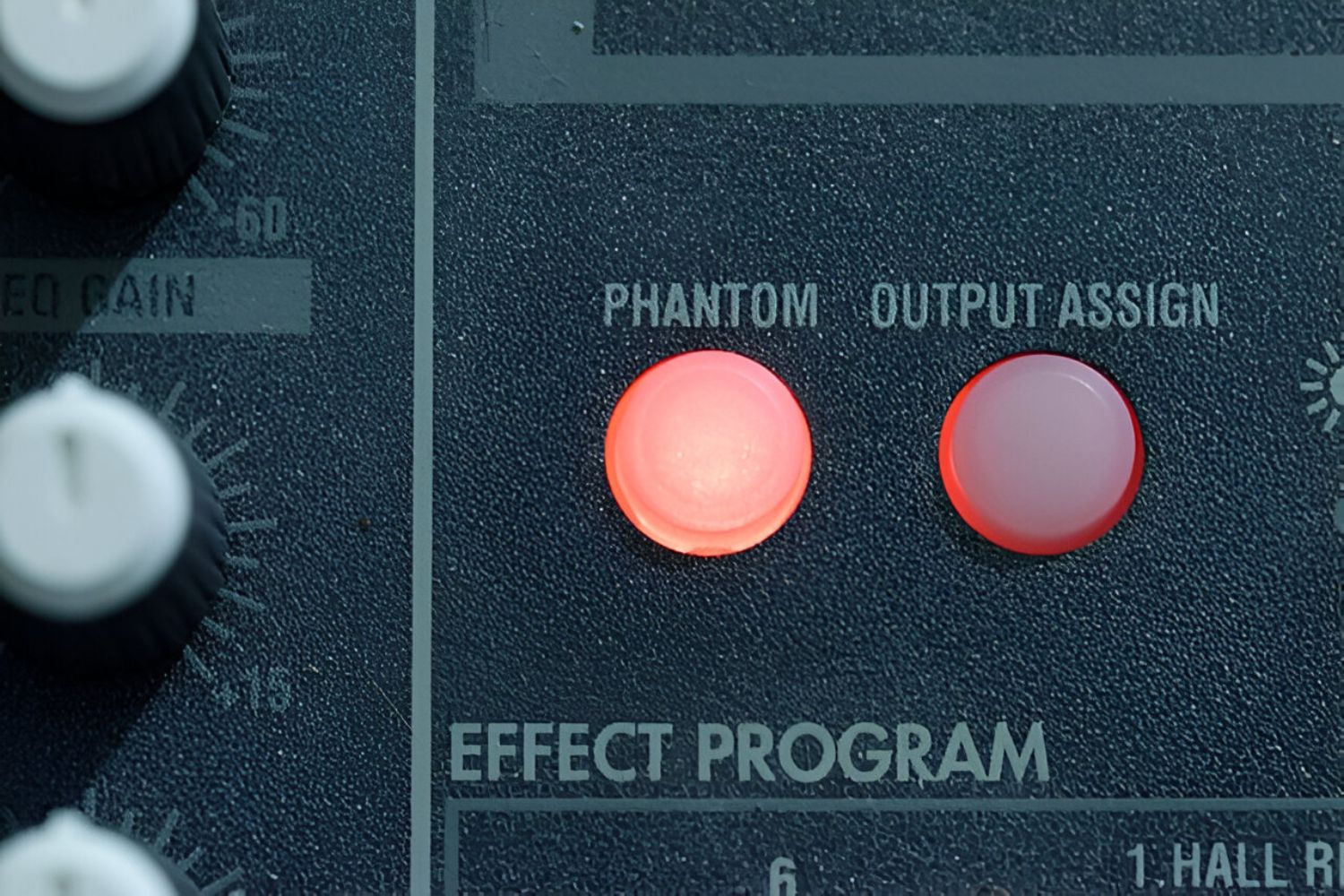 How Does The Phantom Voltage Value Affect A Condenser Microphone?