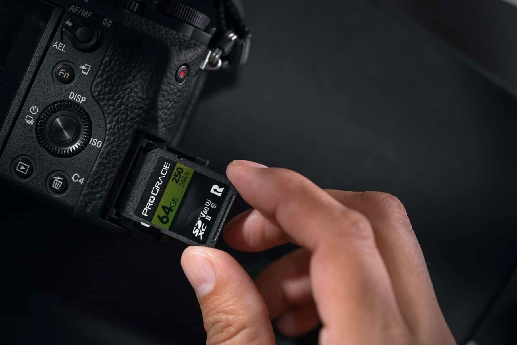 How Many Pictures Does A 64GB Card Hold For A DSLR Camera