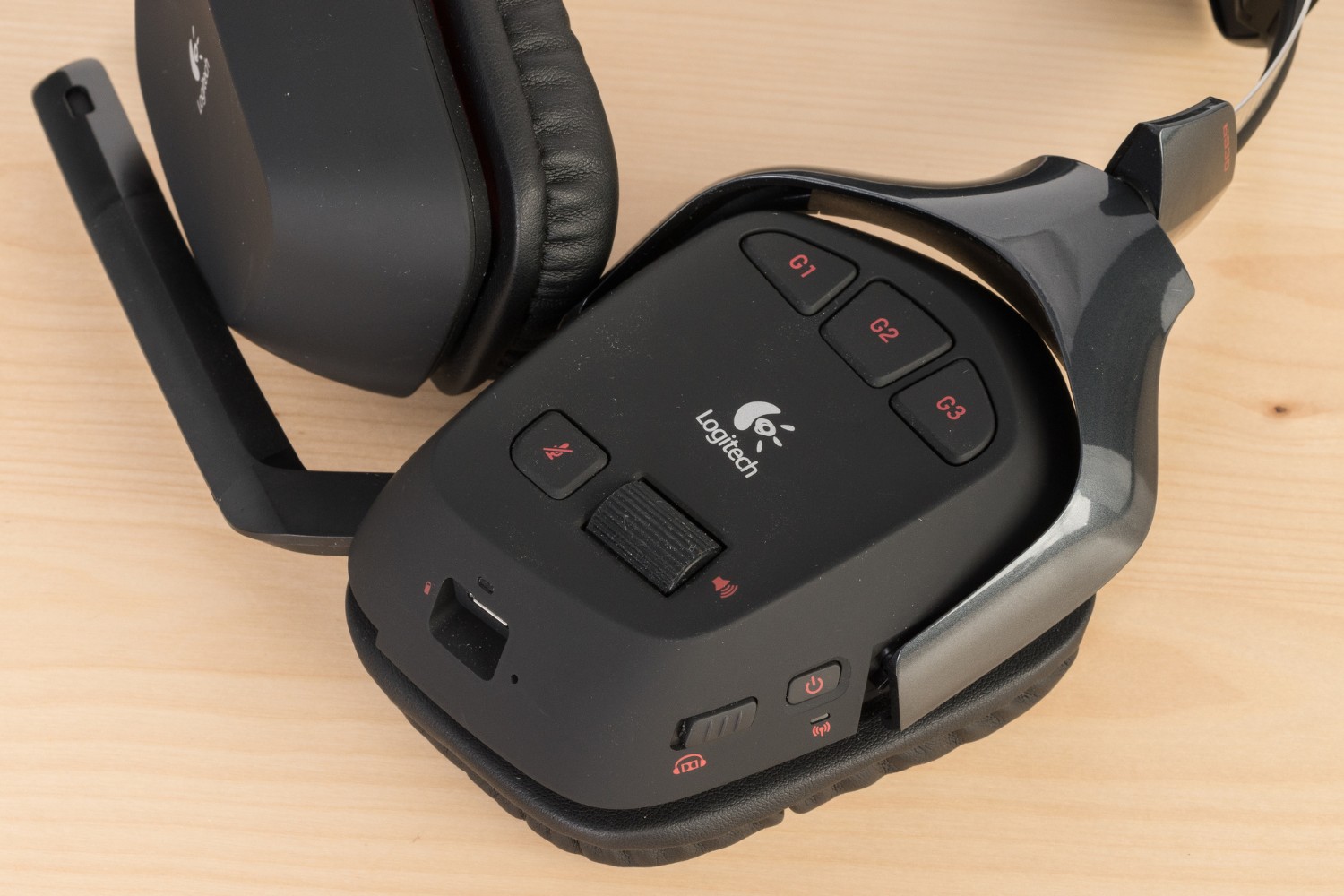 How To Change The Battery In The Logitech G930 Wireless Gaming Headset (981-000257)