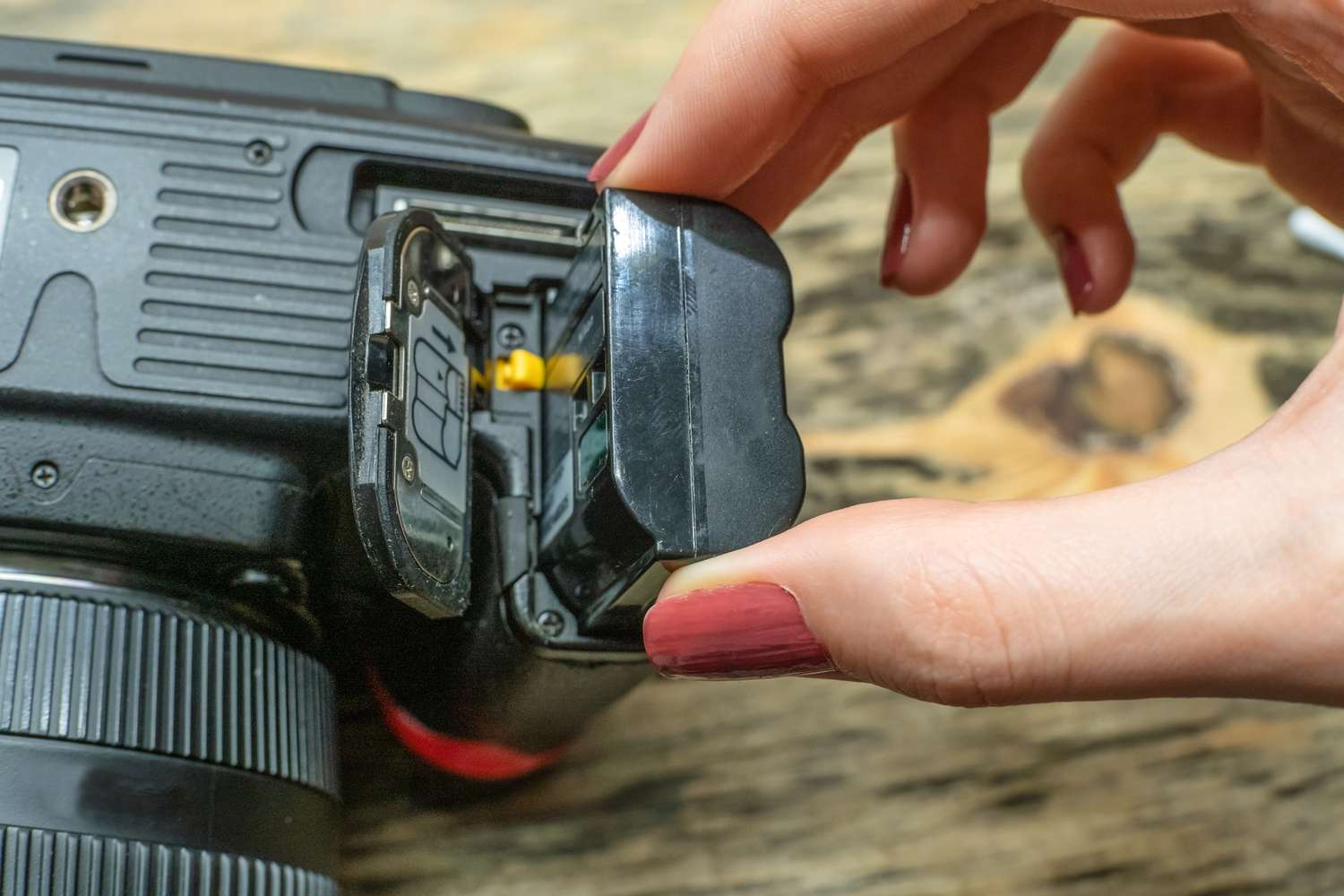 how-to-charge-a-dslr-camera-without-a-charger