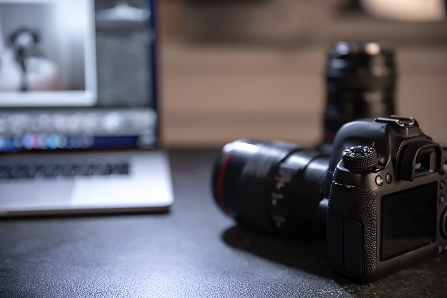 How To Connect A DSLR Camera To A MacBook