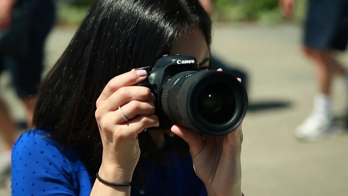 How To Focus A Prime Lens On A DSLR Camera