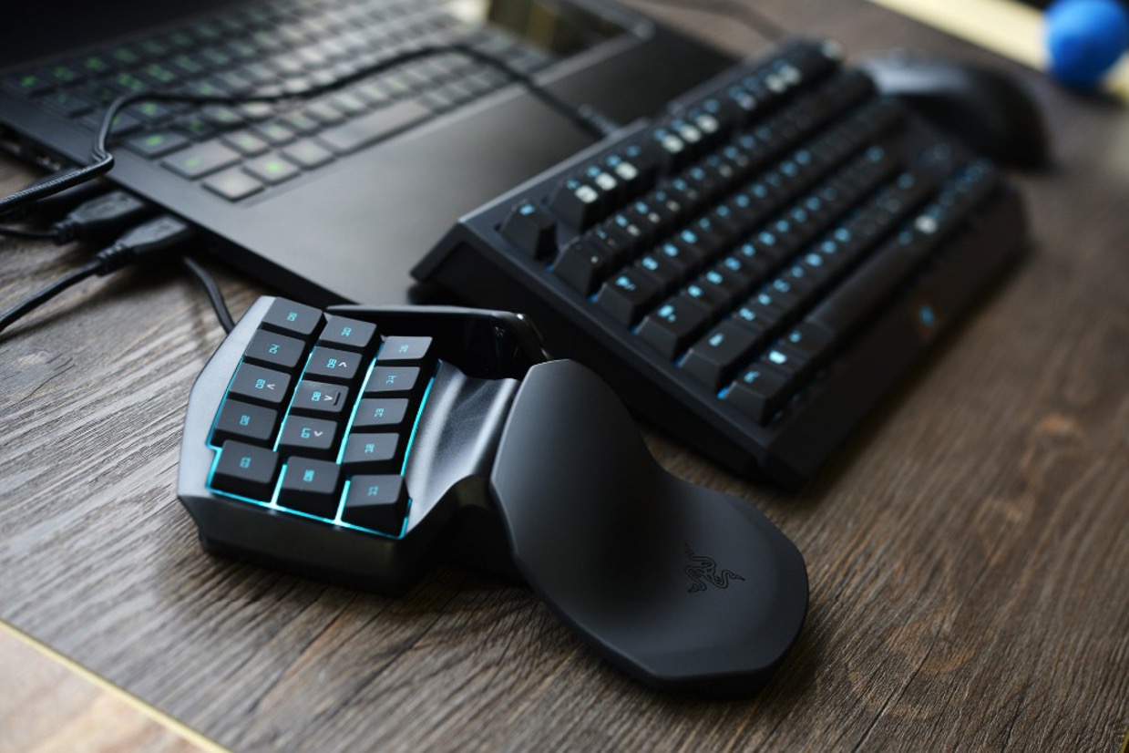 How To Play Games With Logitech G13 Gaming Keyboard