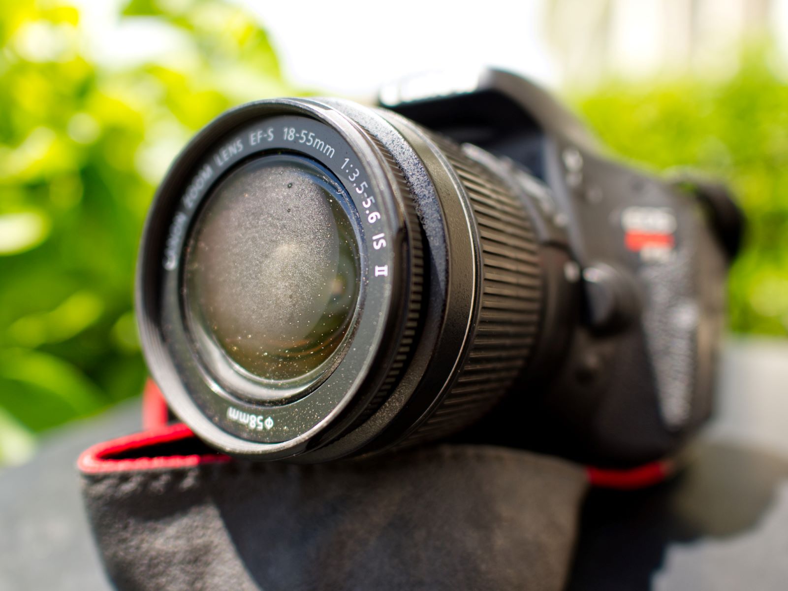 How To Remove Water From DSLR Camera Lens