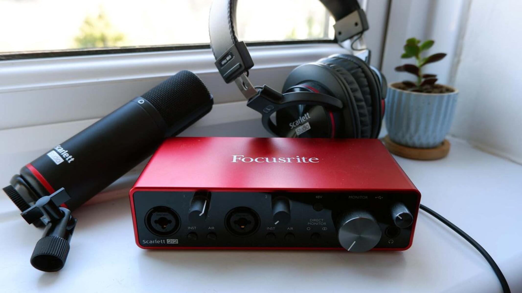 how-to-set-up-your-gaming-headset-with-focusrite-scarlett