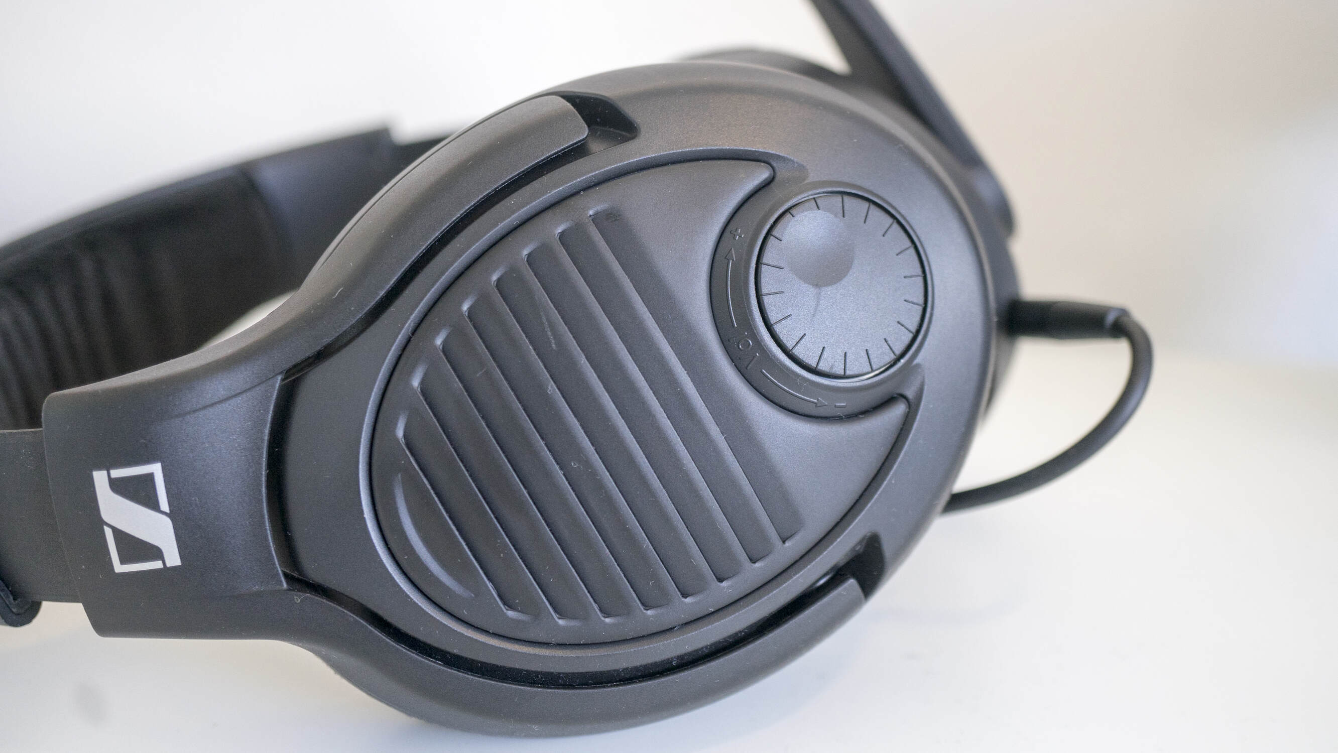 how-to-stretch-out-the-massdrop-sennheiser-gaming-headset