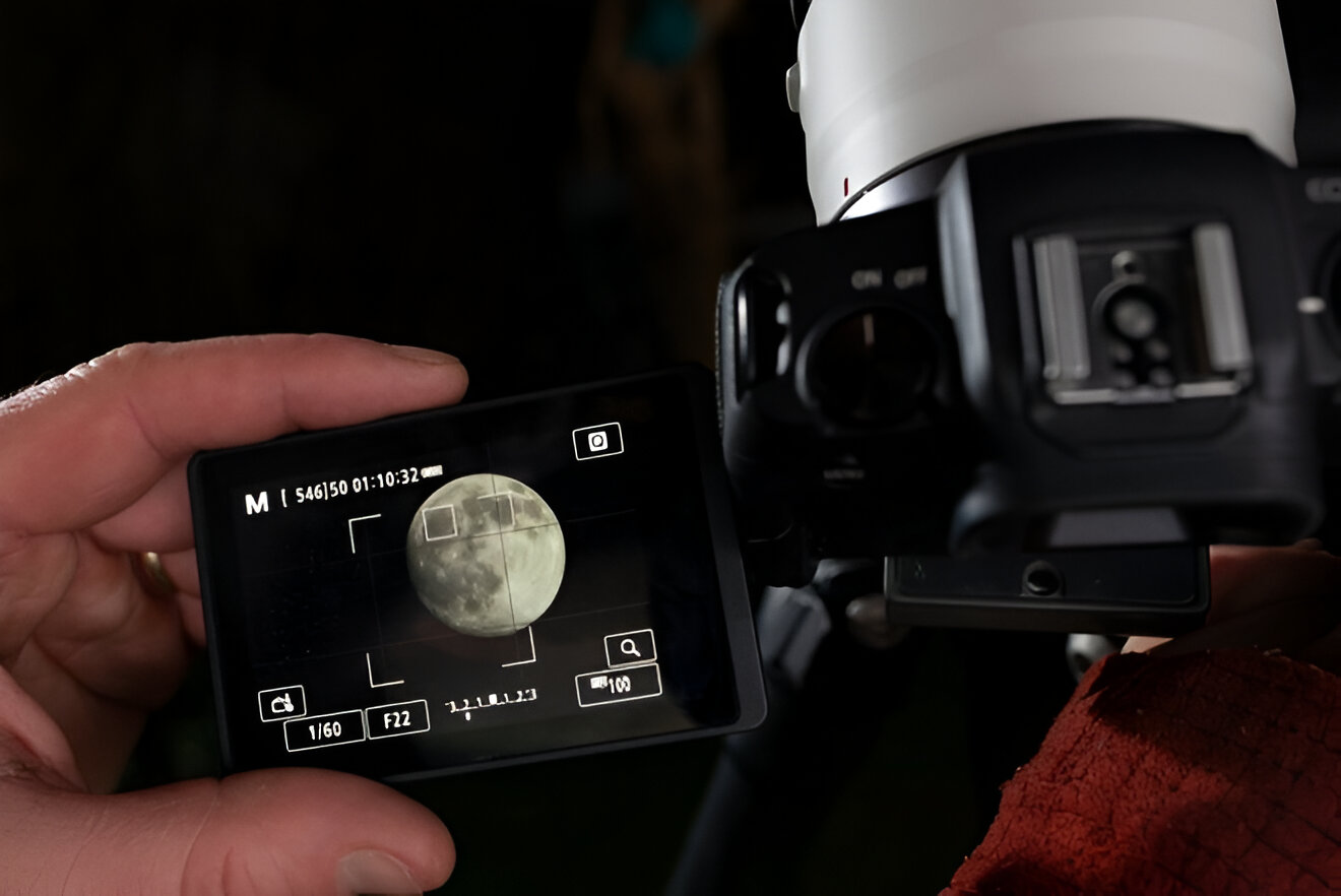how-to-take-good-pictures-of-the-moon-with-a-dslr-camera