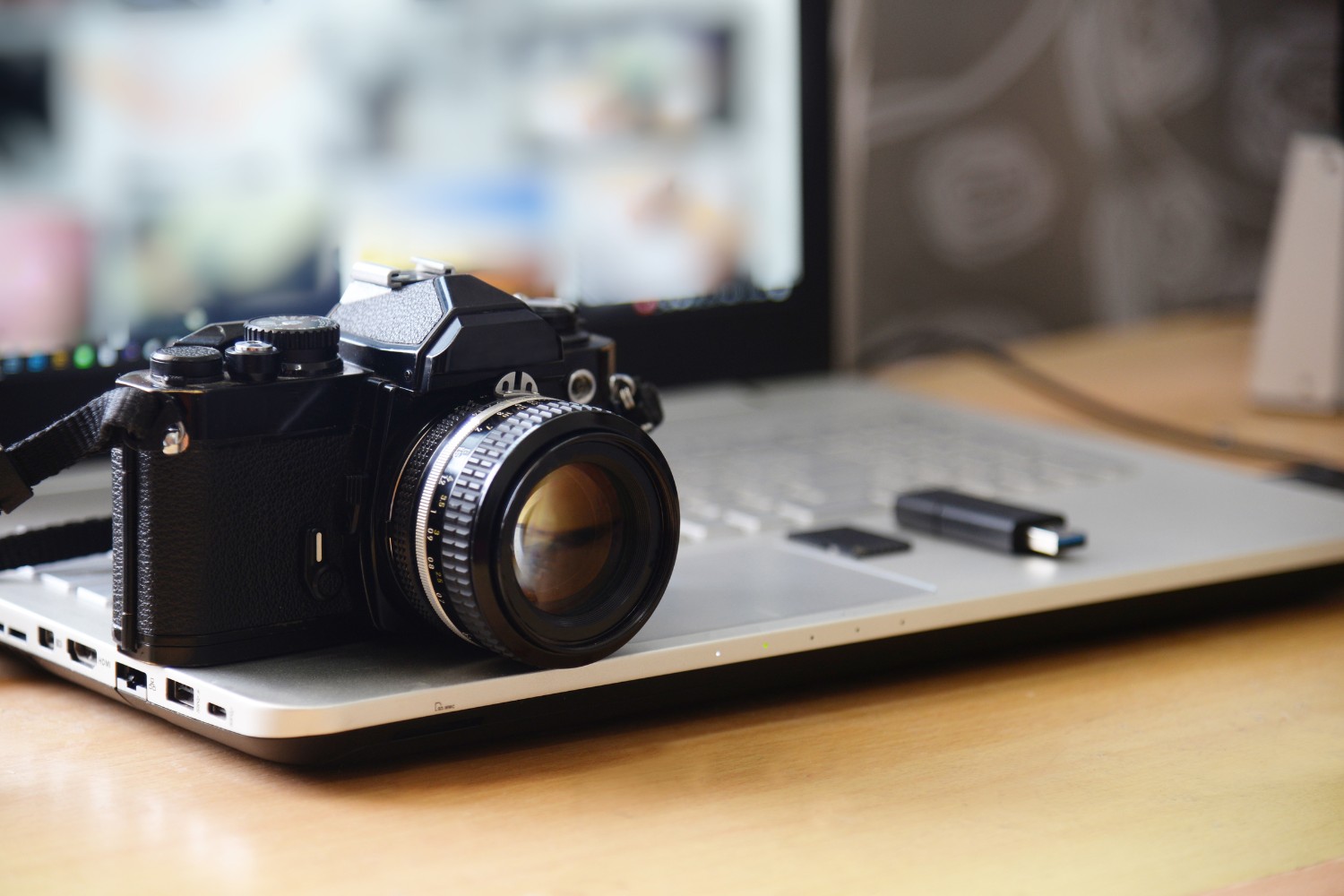How To Upload Pictures From A DSLR Camera To A Laptop