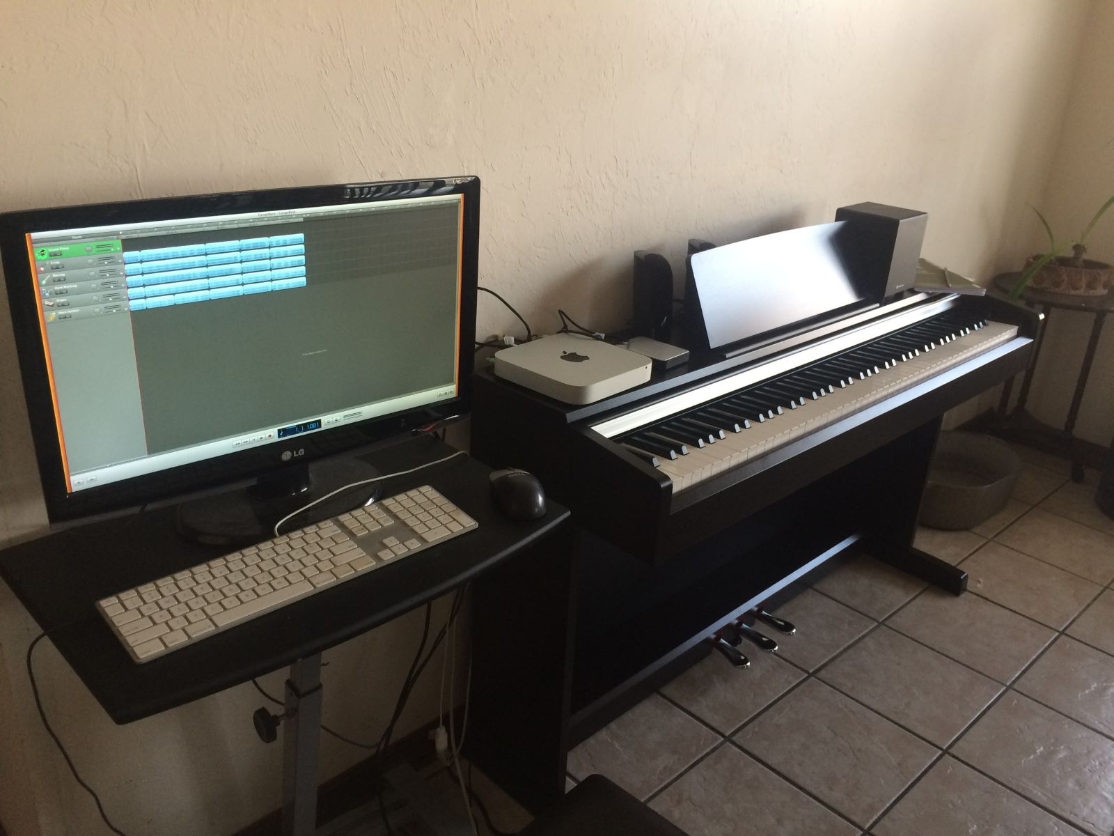 How To Use A Digital Piano On GarageBand
