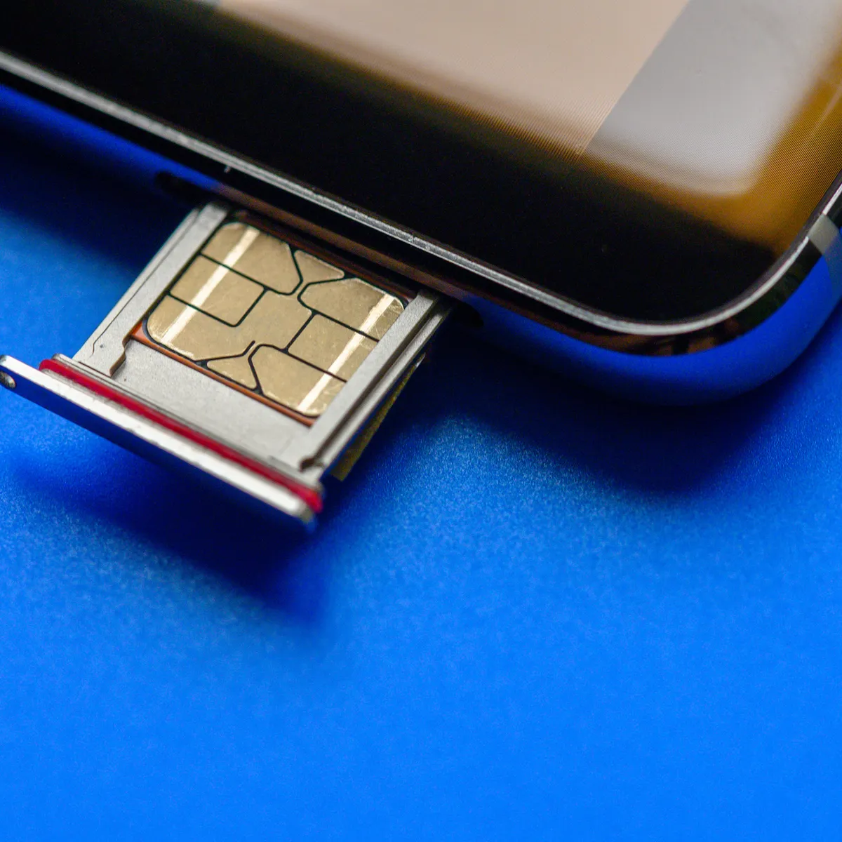 identifying-the-compatible-sim-card-for-iphone-xr