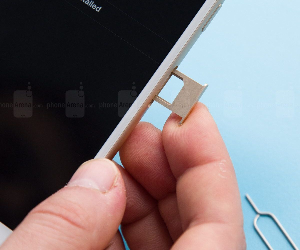 identifying-the-sim-card-location-in-iphone-4s