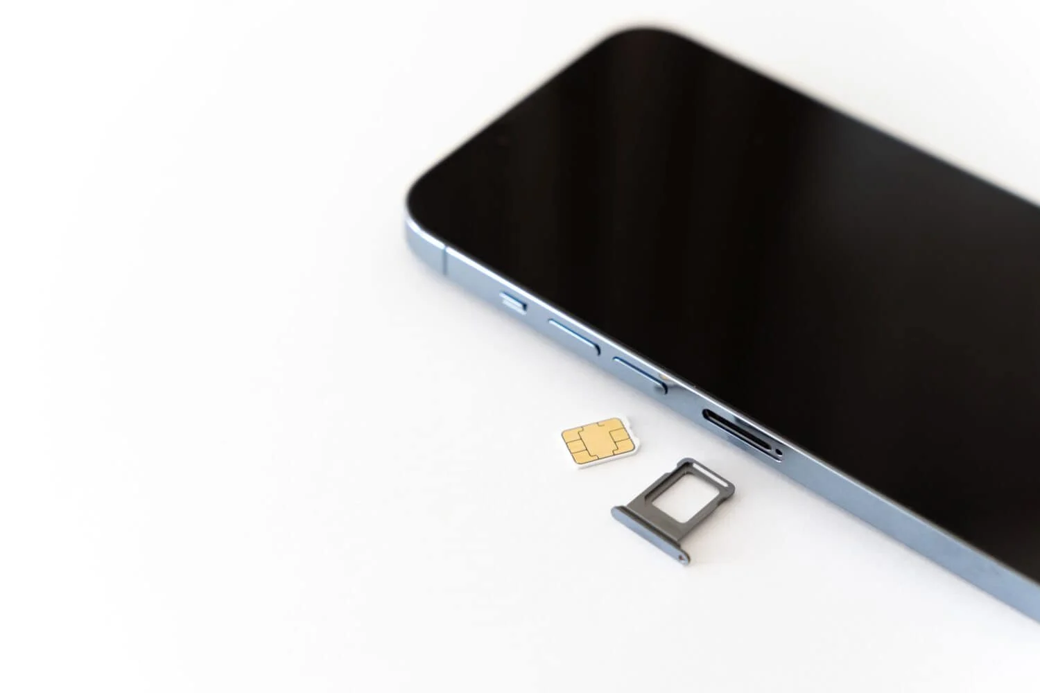 Identifying The SIM Card Slot On IPhone 7