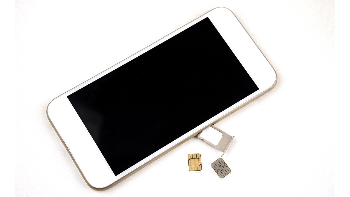 Inserting SIM Card Into IPhone 3G: Easy Steps