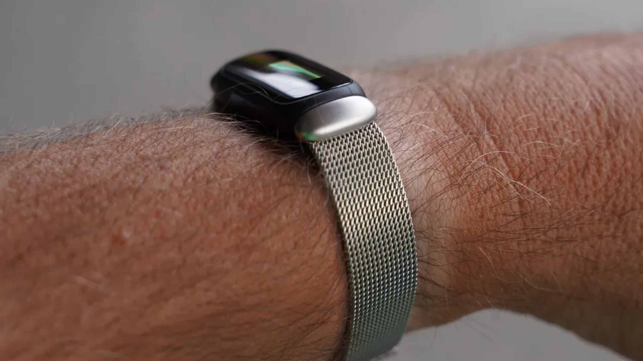 Perfect Fit: Adjusting The Metal Mesh Band On Your Fitbit