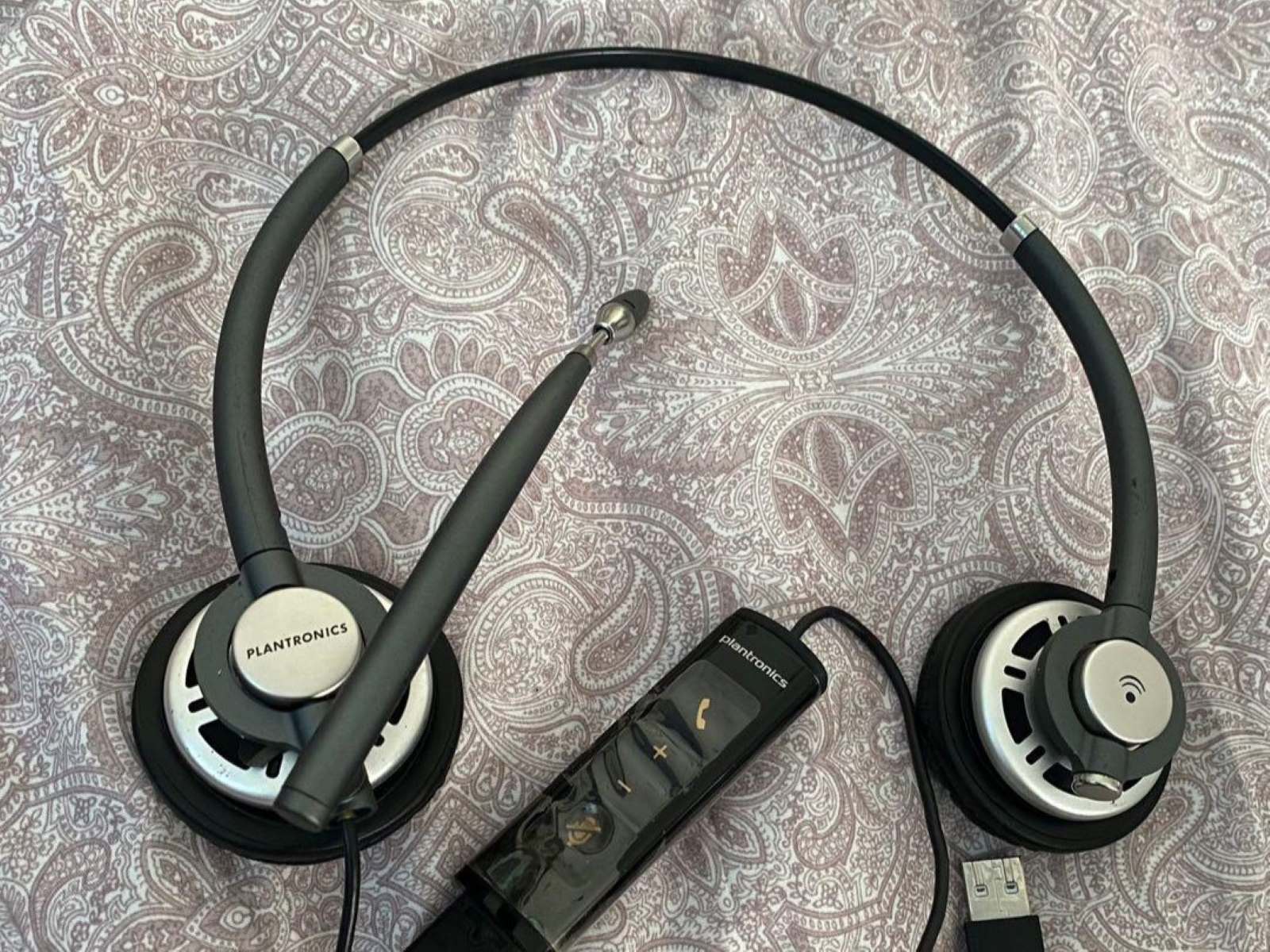 Plantronics Headset Beeping Woes: Troubleshooting And Fixes