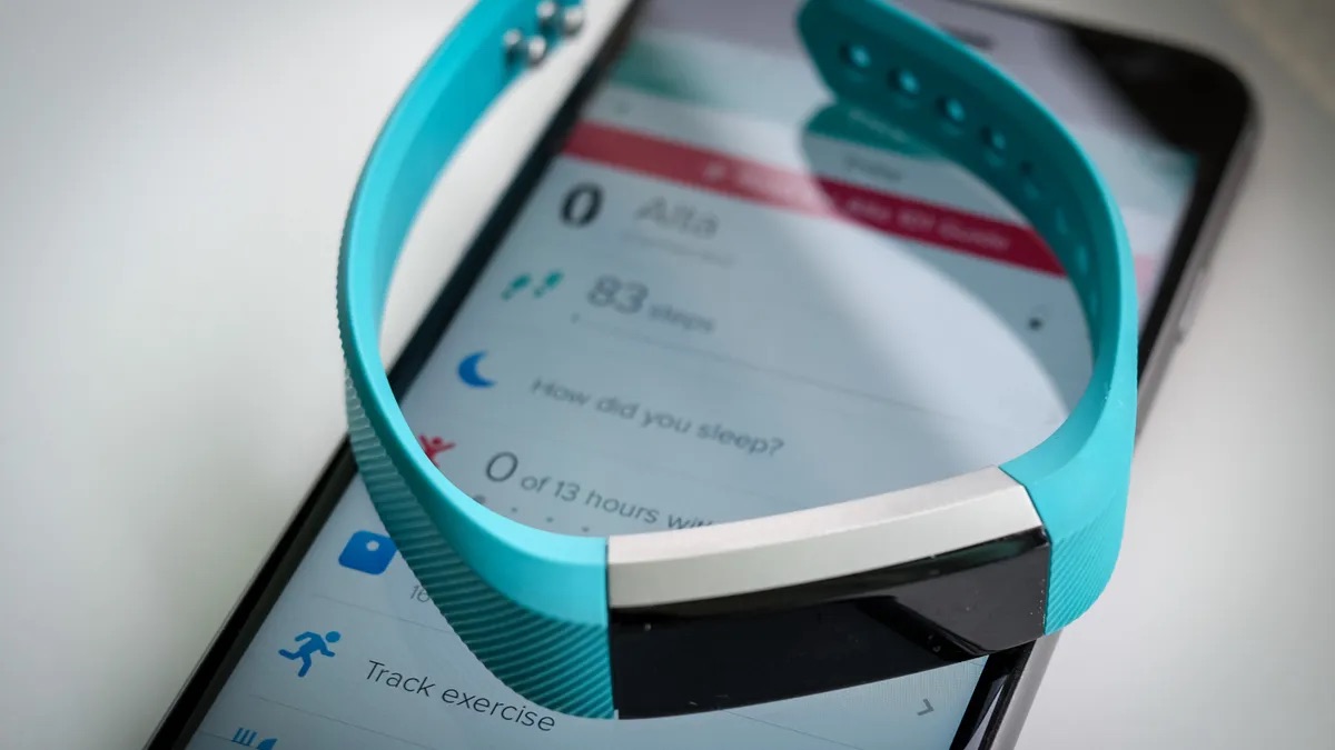 powering-up-charging-your-fitbit-alta