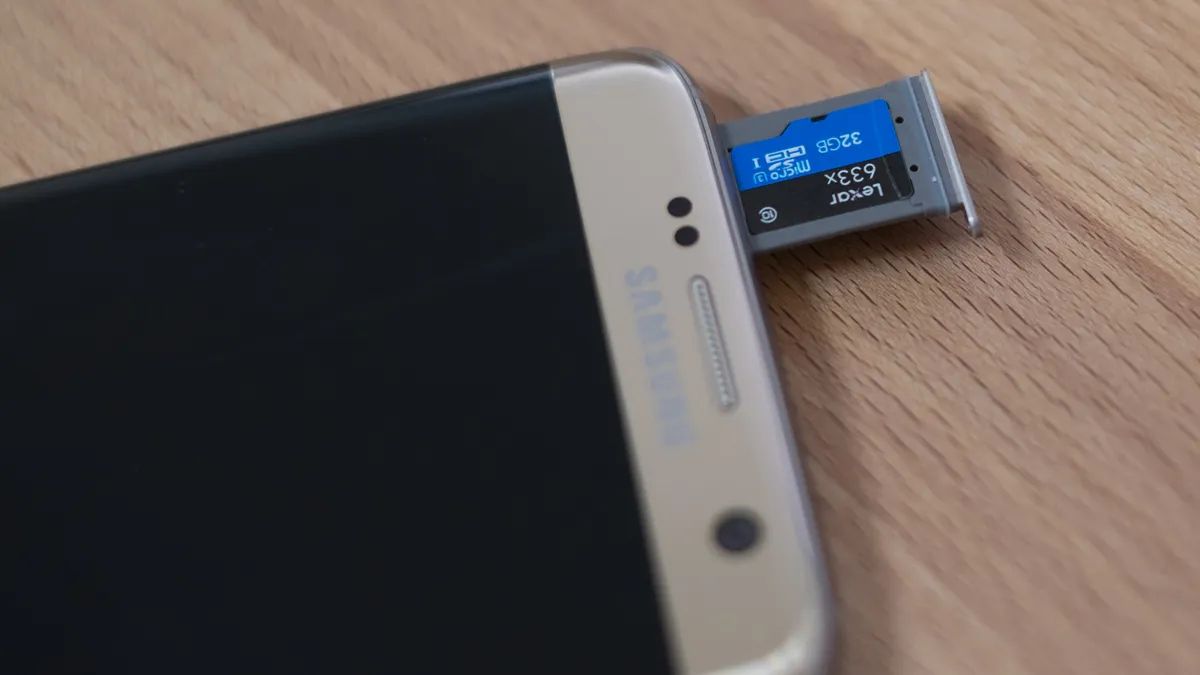 Proper Placement Of SIM Card In Galaxy S7 Edge