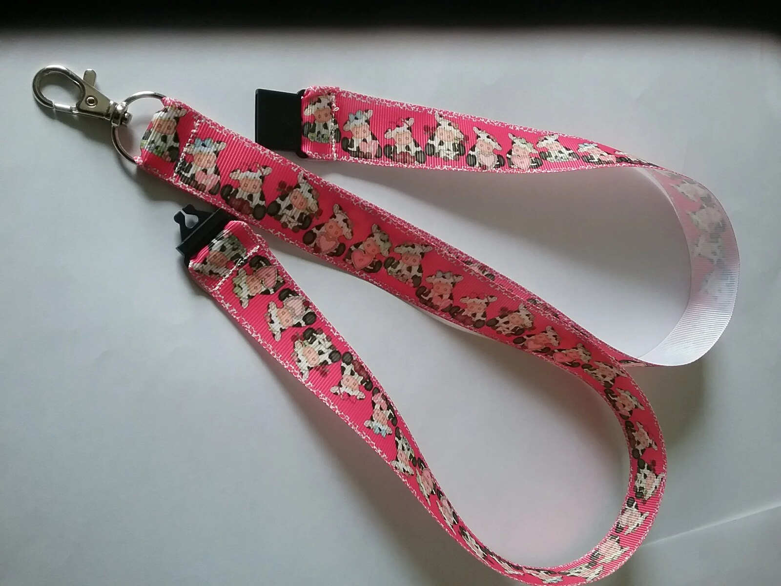 ribbon-elegance-crafting-beautiful-lanyards-with-ribbons