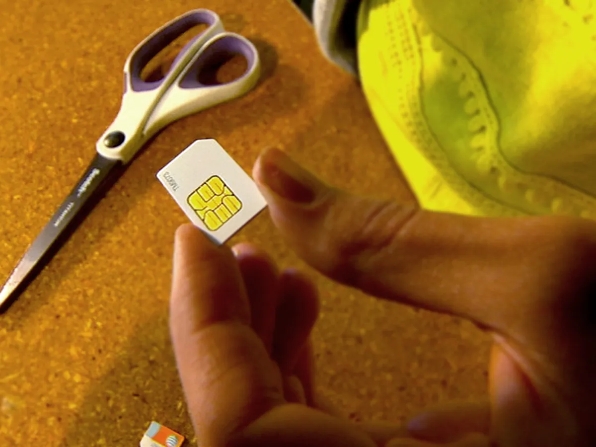 safely-cutting-a-sim-card-to-fit-your-device