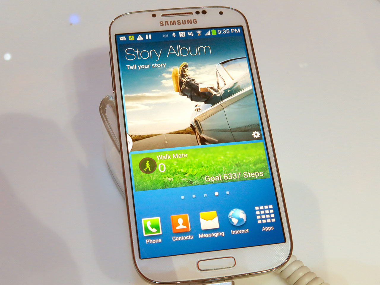 Safely Extracting SIM Card From Samsung Galaxy S4: A Comprehensive Guide