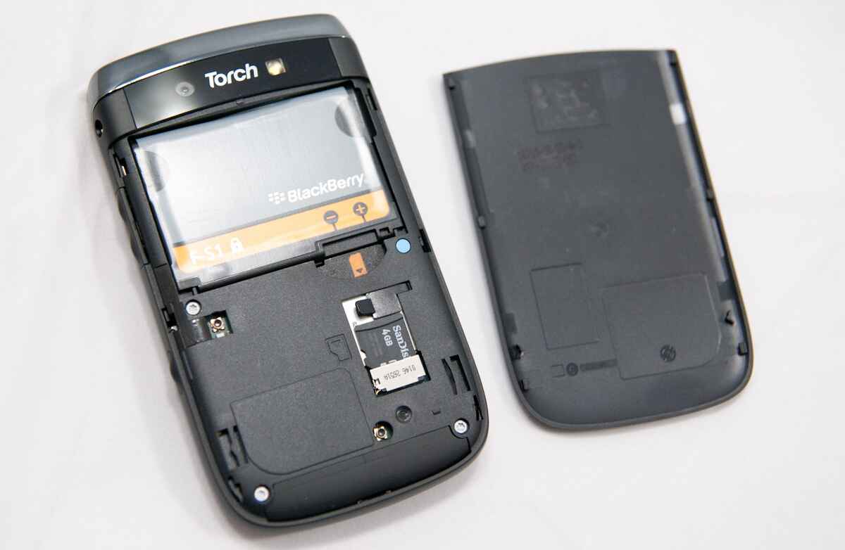 Safely Removing SIM Card From Blackberry Torch 9810