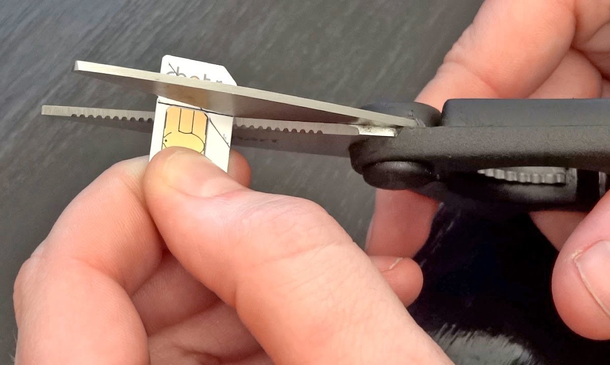 Safely Trimming Your SIM CardA Quick Guide