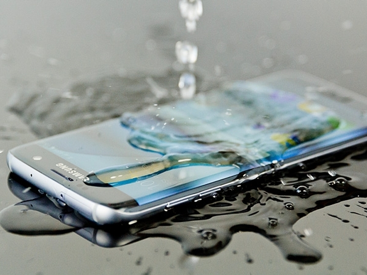 Spotlight On Waterproof Phones: Choosing The Right Model