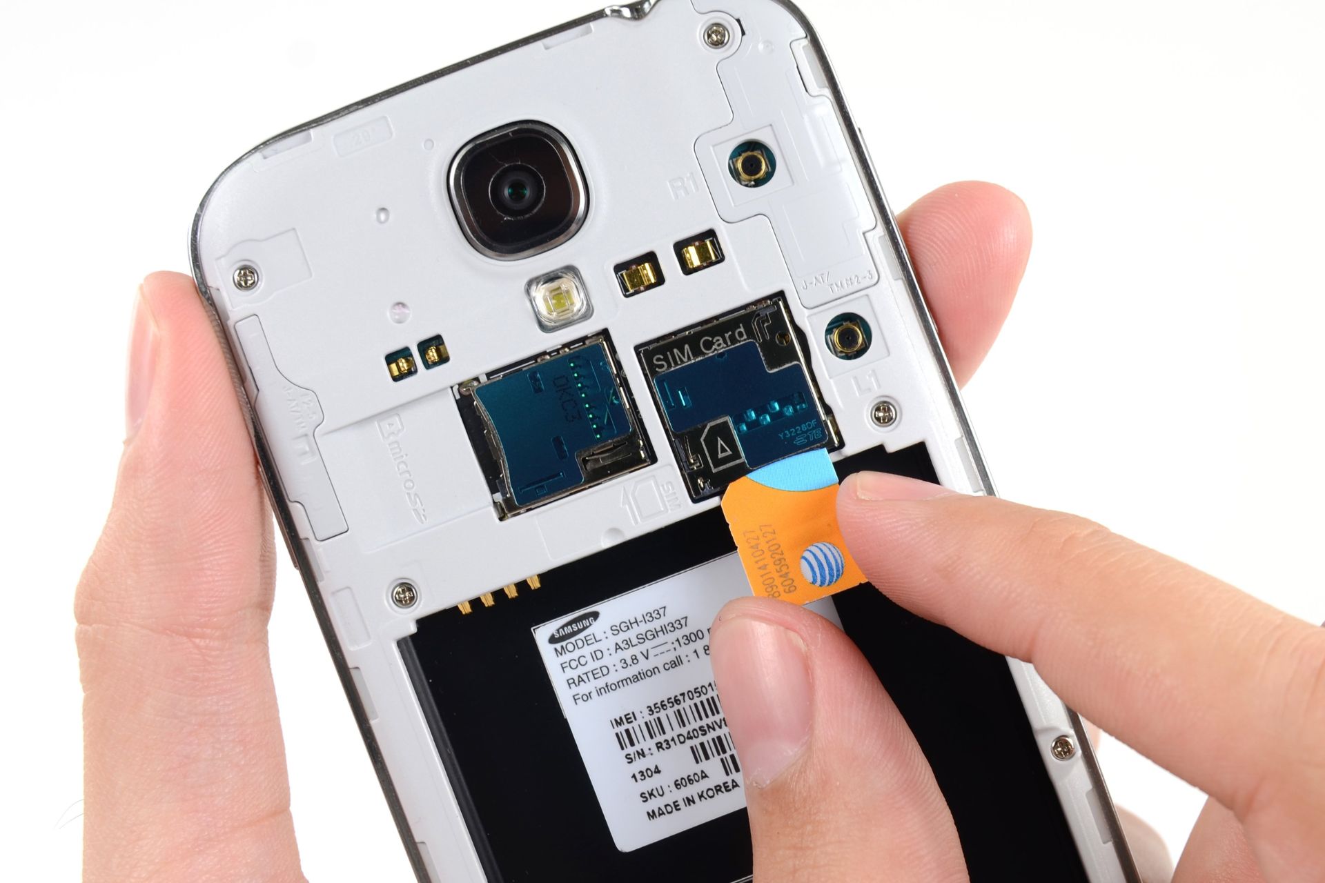 Step-by-Step Guide To Removing SIM Card From Samsung Galaxy S21