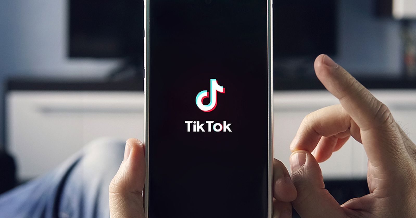 tiktok-testing-auto-scroll-feature-for-hands-free-viewing