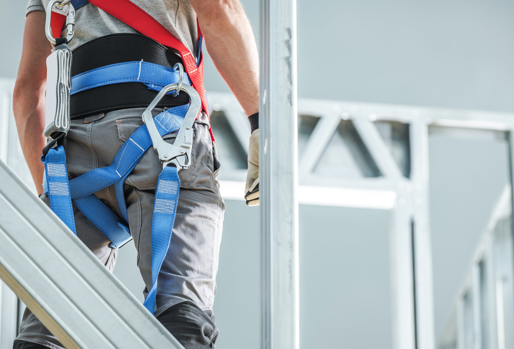 Understanding The Role Of Lanyards On Safety Harnesses