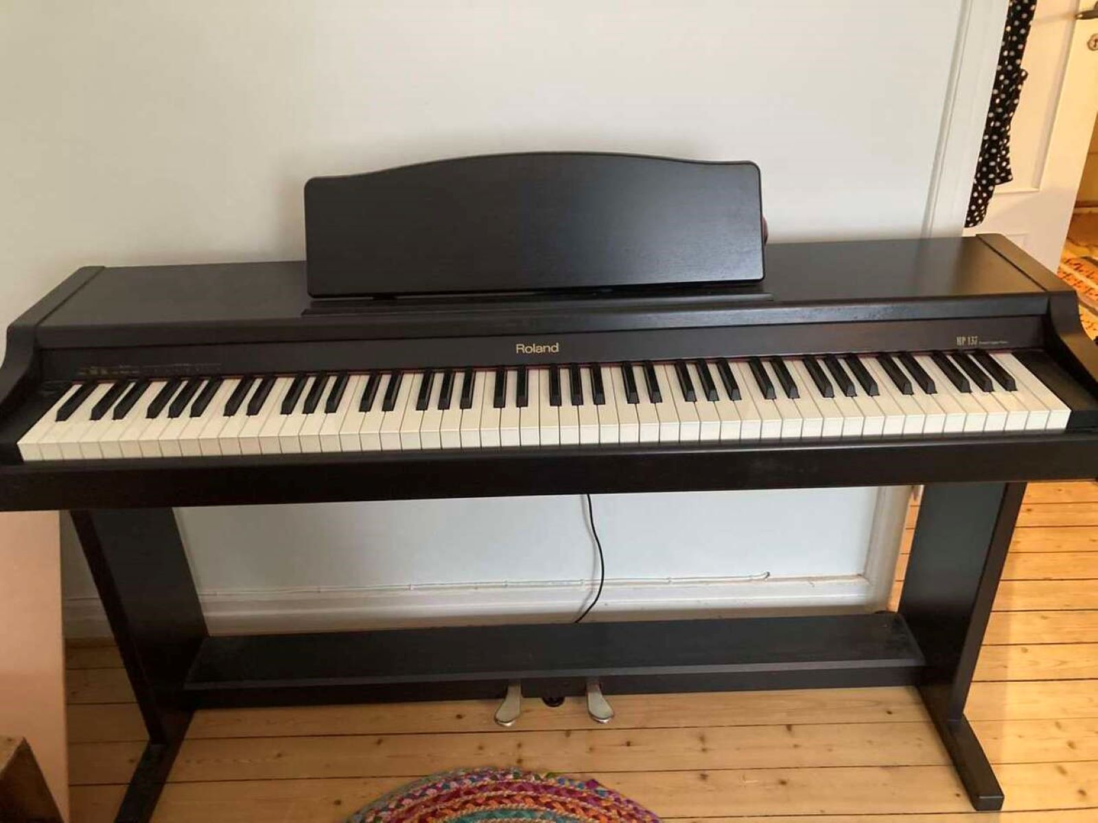what-is-a-roland-hp-137-digital-piano-worth
