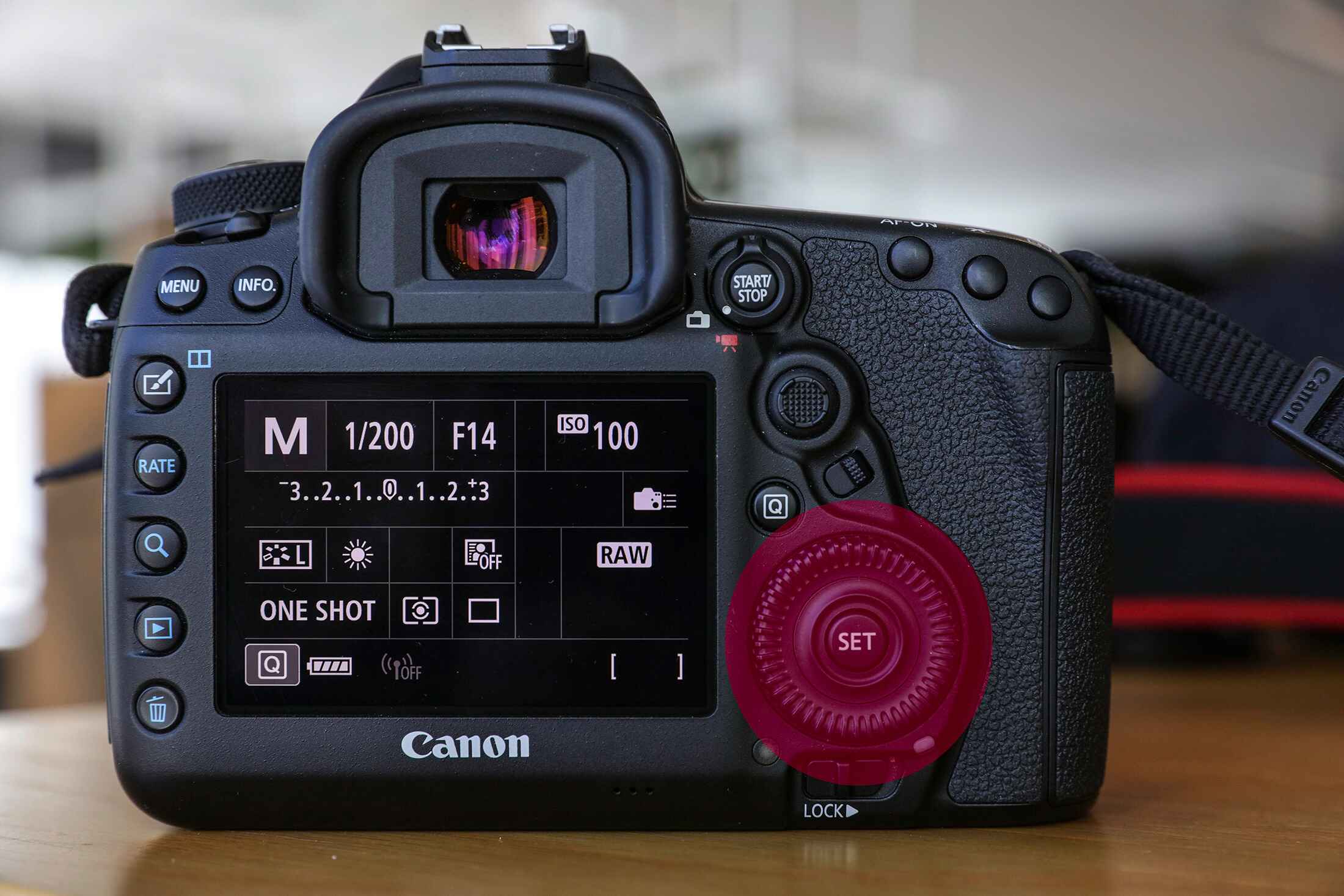 Как качественно настроить фотоаппарат. Фотоаппарат Canon 550d. Кэнон 600д меню. Камера Кэнон для съемки. Настройки фотоаппарата.