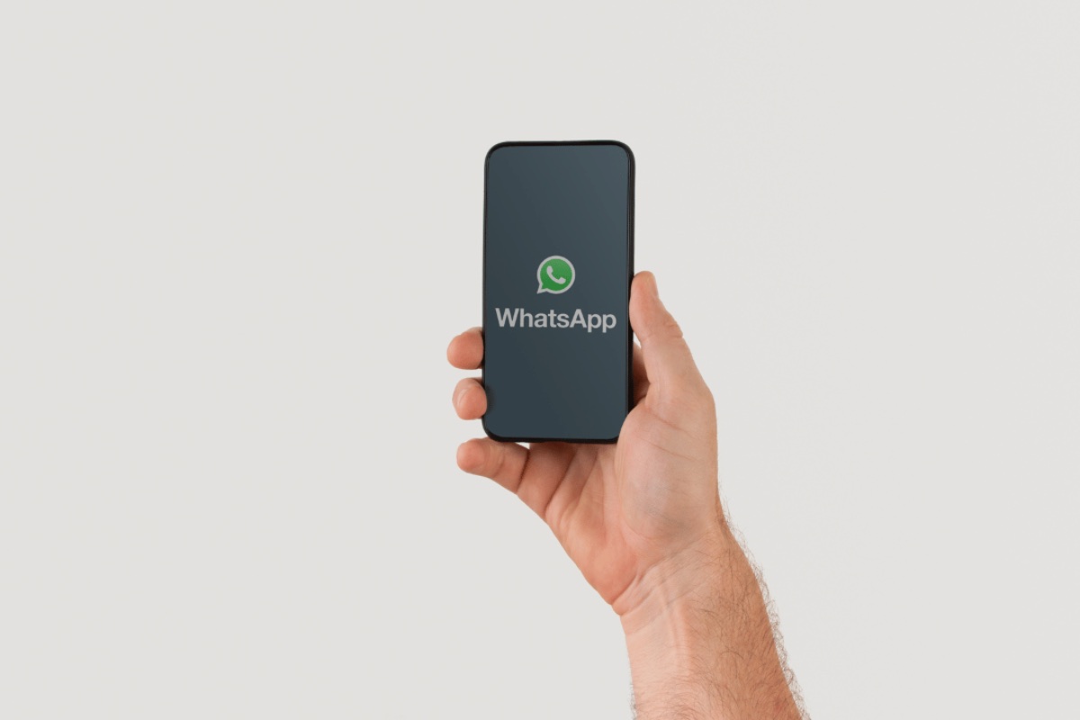 whatsapp-introduces-in-app-tool-for-custom-stickers-on-ios