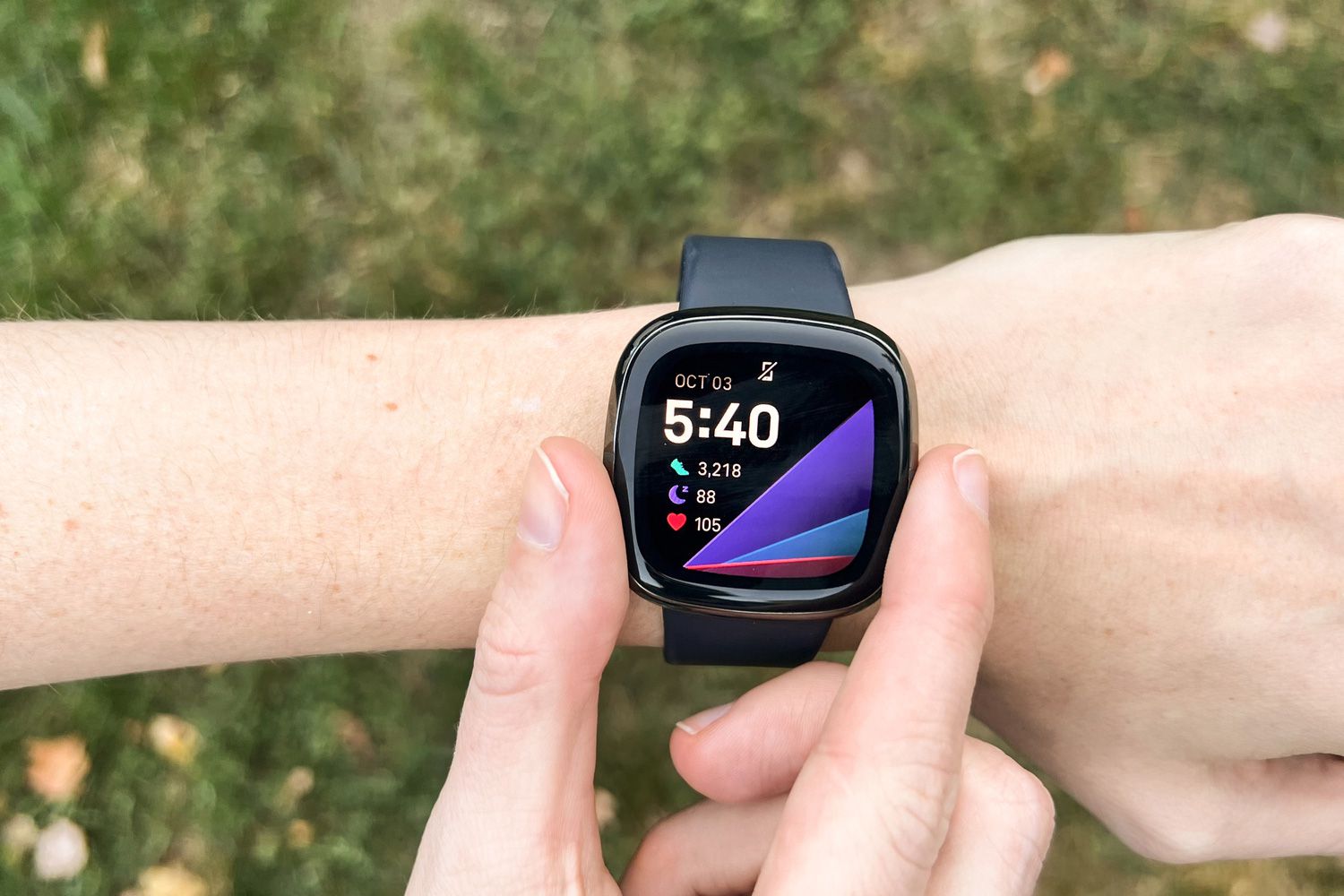 Wrist Wear Guidance: Choosing The Right Wrist For Your Fitbit