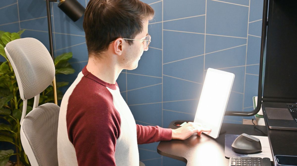 Can Near-Infrared Light Improve Your Mood? New Desktop Lamps Suggest So