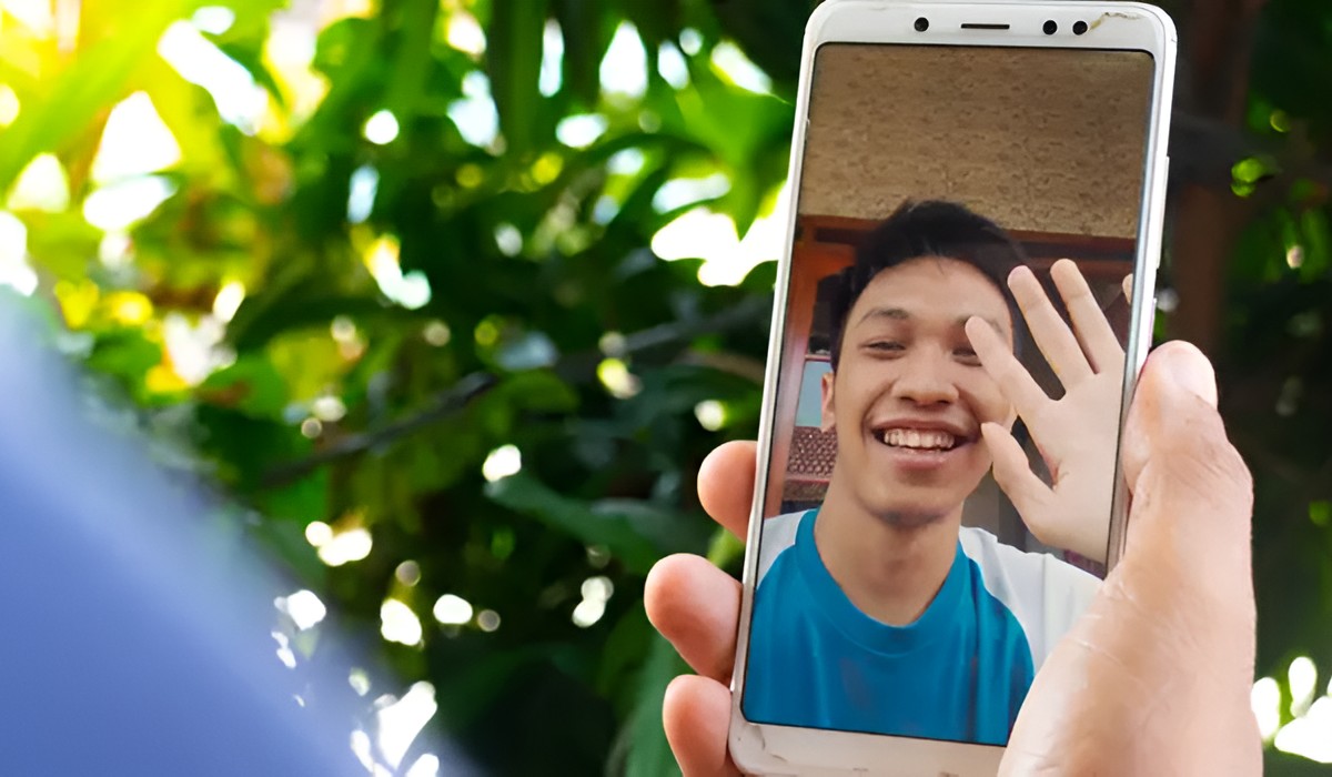 Connecting Face-to-Face: Video Calling On Samsung S20
