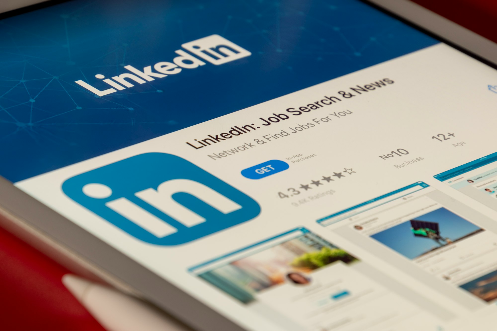 LinkedIn’s New “Catch Up” Feature Encourages Users To Connect With Their Network